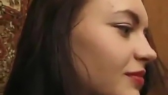 Das Solospiel Der Russischen Teen Jana Mit Finger Und Dildo