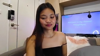 Abby2634'S Live Webcam Show Features Her Wet Pussy
