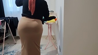Üvey Annemin Iri Kalçalarına Ve Onunla Ilişkiye Girme Isteğine Tutuldum
