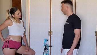 Egy Amatőr Házaspárt Elkap Az Orális Szomszéd.