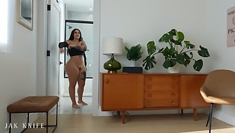 Ev Arkadaşım Roxanne Roselle'In Kocaman Bir Götü Var, Onunla Oynamayı Seviyorum.